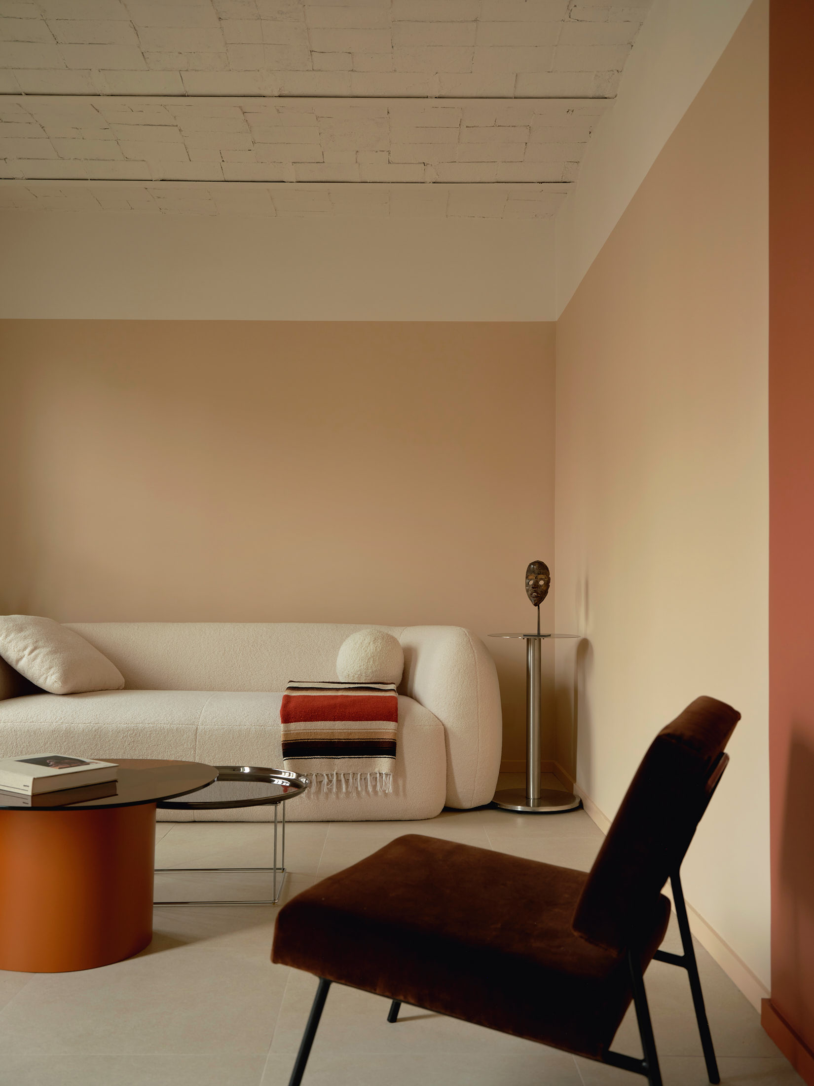 Viladomat Apartment in Barcelona by Colombo Architecture - living room seen from the dining area