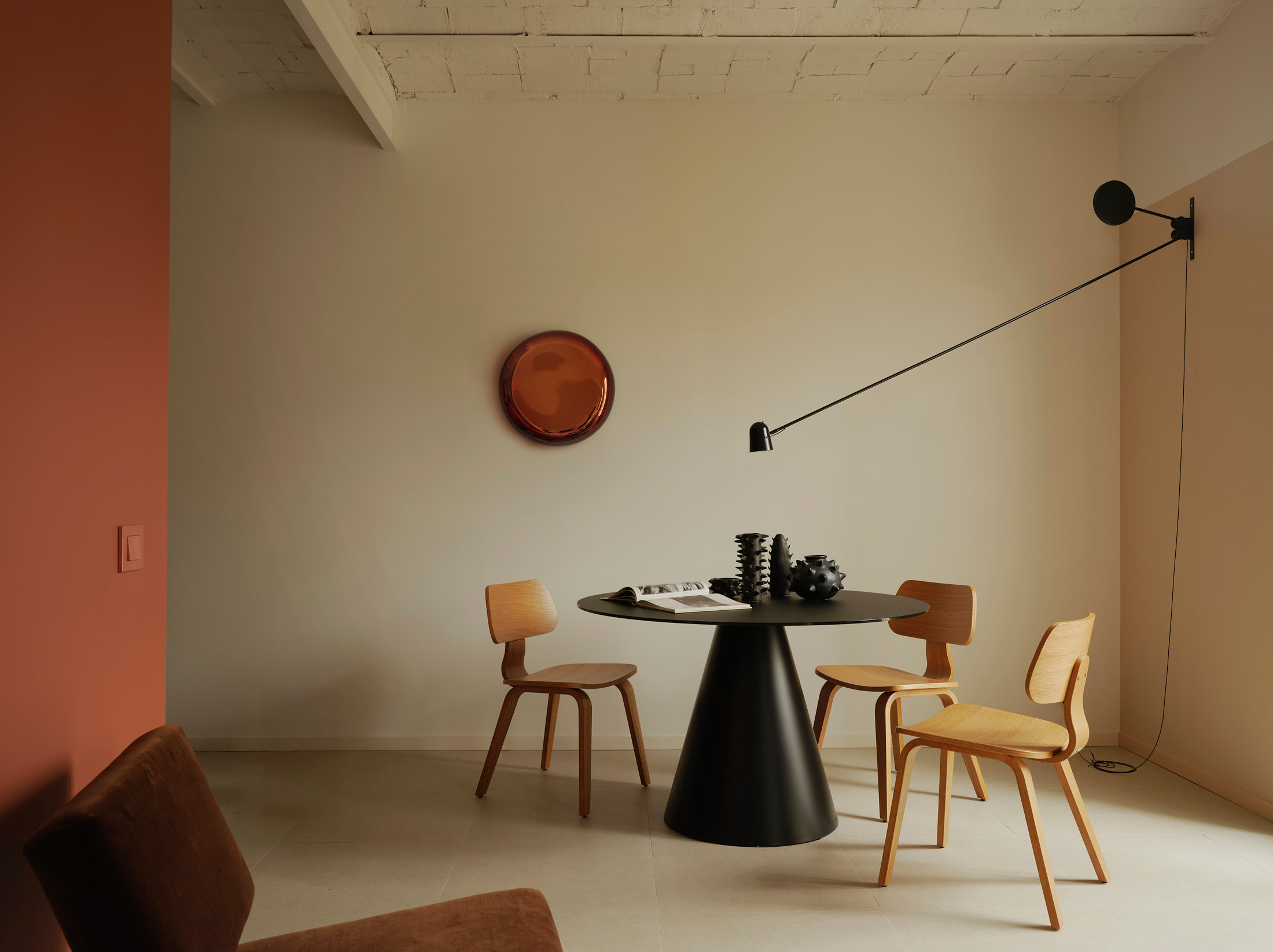 Viladomat Apartment in Barcelona by Colombo Architecture - dining corner with Counterbalance lamp and clay red wall