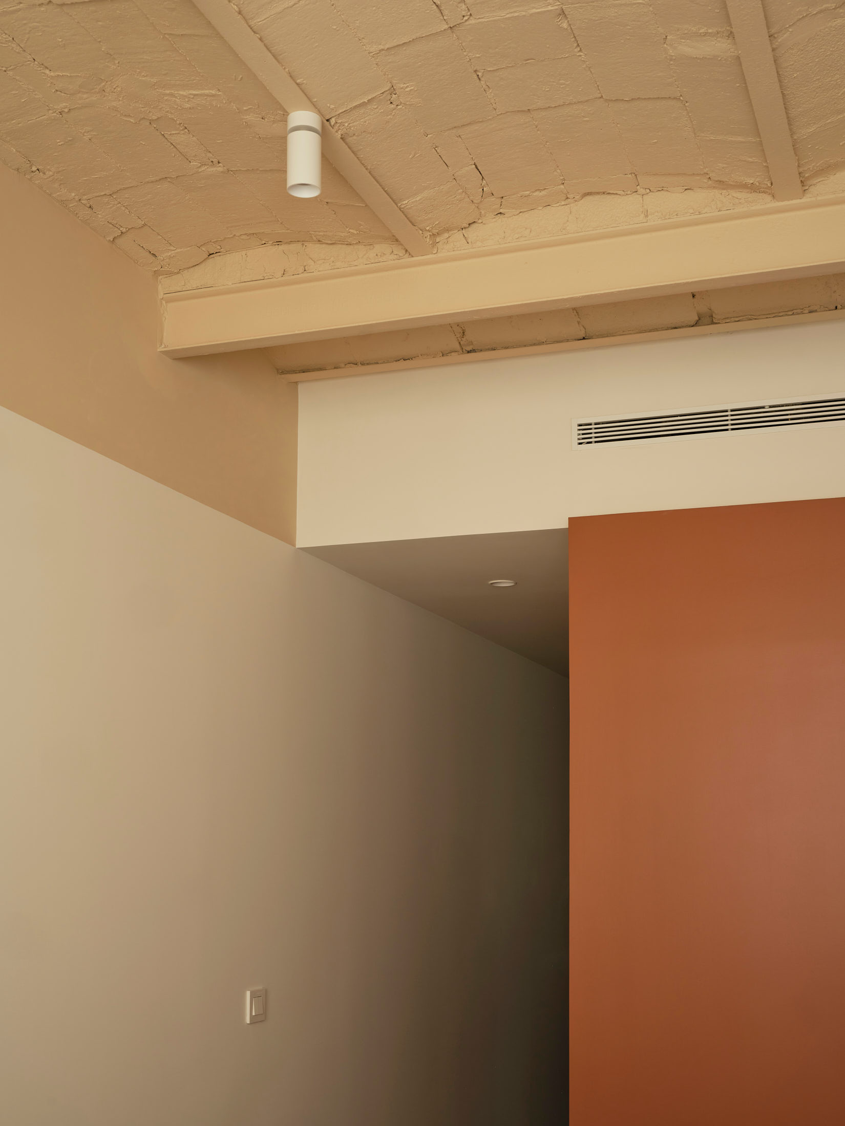 Viladomat Apartment in Barcelona by Colombo Architecture - bedroom with exposed Catalan vaults